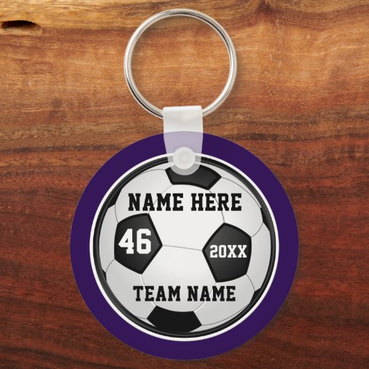 紫色のサッカーチームのギフトまたはあなたの色と文字 キーホルダー (正面)