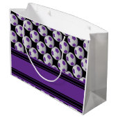 紫色のサッカーボールを個人化して下さい ラージペーパーバッグ (裏面アングル)