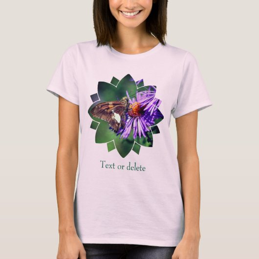 紫色のシオンの花に止まる蝶 オリジナルデザイン Tシャツ (正面)