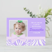 紫色のシマウマのプリントの女の子の誕生会の写真 招待状 (スタンド正面)