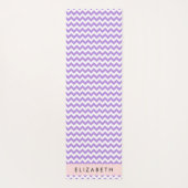 紫色のジグザグ、紫のシェブロン、あなたの名前 ヨガマット (裏面)