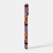 紫色のジャック・O・ランタンのハロウィンパターン iPhone 15ケース (右側面)