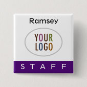 紫色のスタッフピンバック名バッジスクエアロゴボタン 缶バッジ (正面)