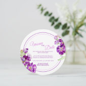 紫色のストック結婚花は日付のラウンドを保存しない 招待状 (スタンド正面)