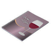 紫色のストライプ及びワイングラスが付いているワインのノート ノートブック (左側)