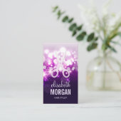 紫色のスパークリーとグリッターはさみ – 美容師 名刺 (スタンド正面)