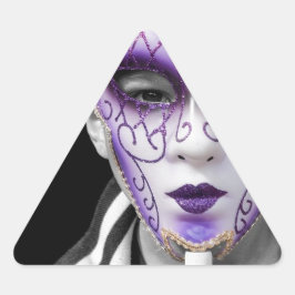 紫色のセラミックマスクを持つ子ども 三角形シール