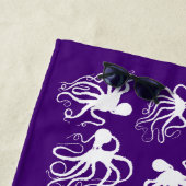 紫色のタコ – ビーチタオル (インサイチュ)