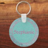 紫色のダマスクのカスタマイズ可能な名前ボタンのキーチェーン キーホルダー (正面)