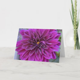 紫色のダリアを持つノートカード カード