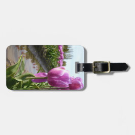 紫色のチューリップの分野及び反射 ラゲッジタグ