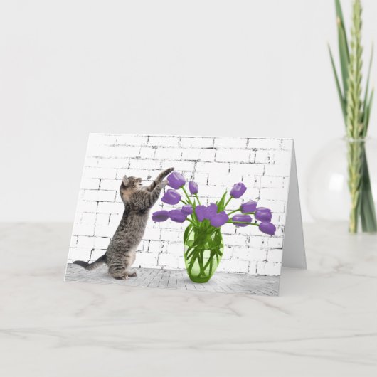 紫色のチューリップを持つ猫 カード (正面)