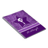 紫色のチータのプリントおよびモノグラムを持つフィギュアスケート選手 ノートブック (右側)