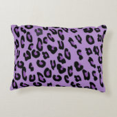 紫色のチータのプリントパターン汚点 アクセントクッション (裏面)