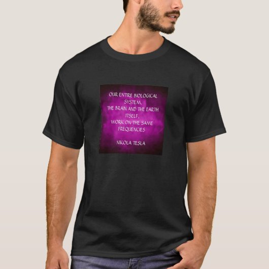 紫色のテスラの引用 Tシャツ (正面)