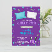 紫色のテーマのsleepoverのパーティーの誕生日の招待 招待状 (スタンド正面)