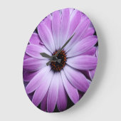 紫色のデイジー ラージ壁時計 (傾斜)