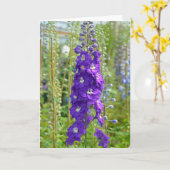 紫色のデルフィニウム花プリントグリーティングカード カード (黄色い花)