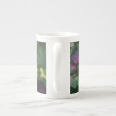 紫色のハイビスカス ボーンチャイナマグカップ (裏面)