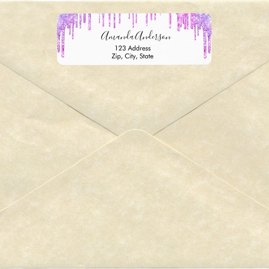 紫色のバイオレットの白い輝きが、戻ってくる宛先をぼんやりと照らす ラベル