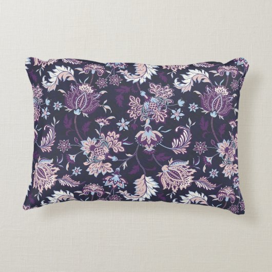 紫色のバックグラウンドフローラのシームレスなパターン アクセントクッション (裏面)