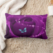 紫色のバラおよび青の蝶 ランバークッション (ブランケット)