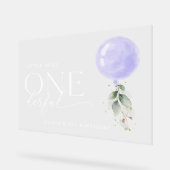 紫色のバルーン、緑、最初の誕生日へようこそ アクリルサイン (傾斜)