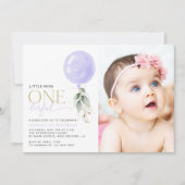 紫色のバルーン、緑、葉、最初の誕生日 招待状 (正面)