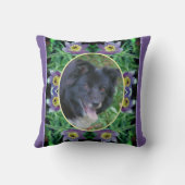 紫色のパスクの花のフレーム独自の写真を作成 クッション (裏面)