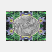 紫色のパスクの花のフレーム独自の写真を作成 フリースブランケット (正面(横))