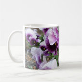 紫色のパンジーのマグ コーヒーマグカップ (左)