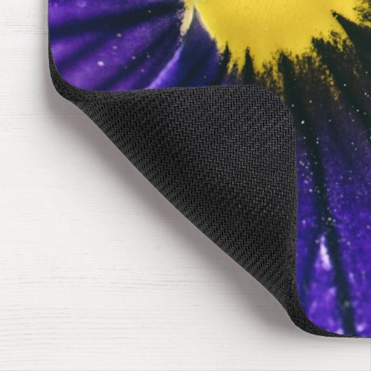 紫色のパンジーマクロ写真エレガント マウスパッド (コーナー)