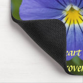 紫色のパンジー- Cheerfulness マウスパッド (コーナー)