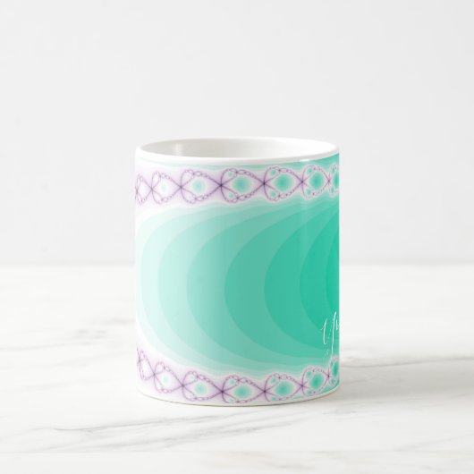 紫色のパーソナライズされた緑のグラデーションのフラクタル コーヒーマグカップ (中央)