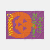 紫色のパーソナライズのハッピーハローウィンのカボチャ フリースブランケット (正面(横))
