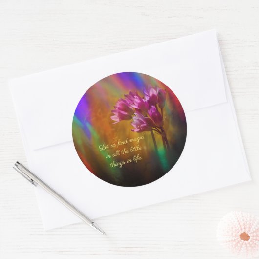紫色のヒヤシンスの花レインボーカラーと引用文 ラウンドシール (封筒)