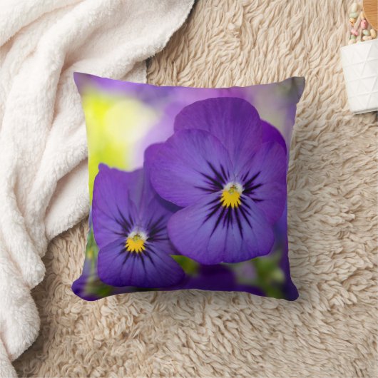 紫色のビオラ クッション (ブランケット)