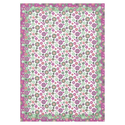 紫色のピンクおよび緑の冬の雪片の休日 テーブルクロス (正面)