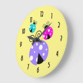 紫色のピンクおよび青の3匹のてんとう虫 ラージ壁時計 (傾斜)