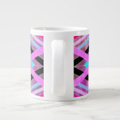 紫色のピンクとアクアジオメトリッククロッシングのストライプ ジャンボコーヒーマグカップ (裏面)
