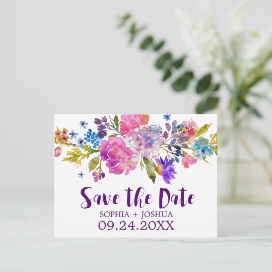 紫色のピンクと青の花の結婚式の日付を保存 案内ポストカード (スタンド正面)