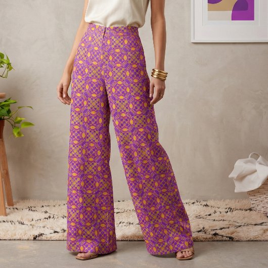 紫色のピンクのオレンジと黄色の幾何学的パターン ファブリック