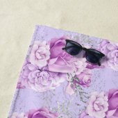 紫色のピンクのバラの花名 ビーチタオル (インサイチュ)