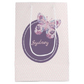 紫色のピンクの格子パターパーソナライズされたン蝶 ミディアムペーパーバッグ (裏面)