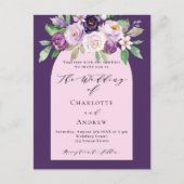紫色のピンクの水色の花模様の結婚アーチ インビテーションポストカード (正面)