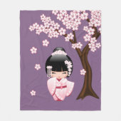 紫色のピンクの着物の可愛いこけし人形 フリースブランケット (正面)