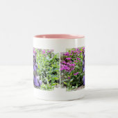 紫色のピンクの花の中国語によって頂点に達される犬 ツートーンマグカップ (中央)