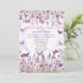 紫色のピンクの蝶とワイルドフラワーベビーシャワー 招待状 (スタンド正面)