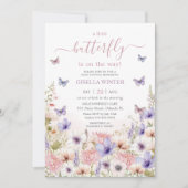 紫色のピンクの野生の花の蝶の赤ちゃんシャワー 招待状 (正面)