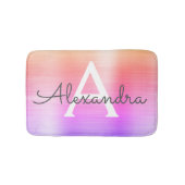 紫色のピンクブラシ仕上げ金属モノグラム名 バスマット (正面)